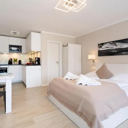 Strandwaerts * ليست