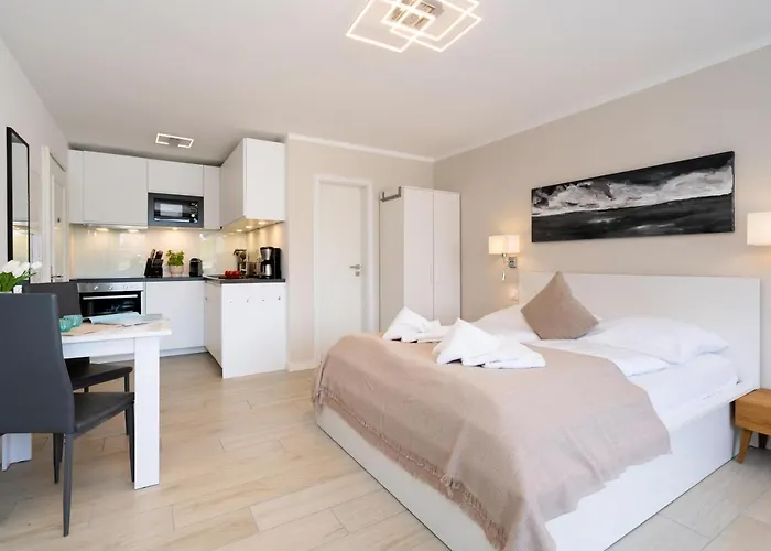 Strandwaerts * ليست